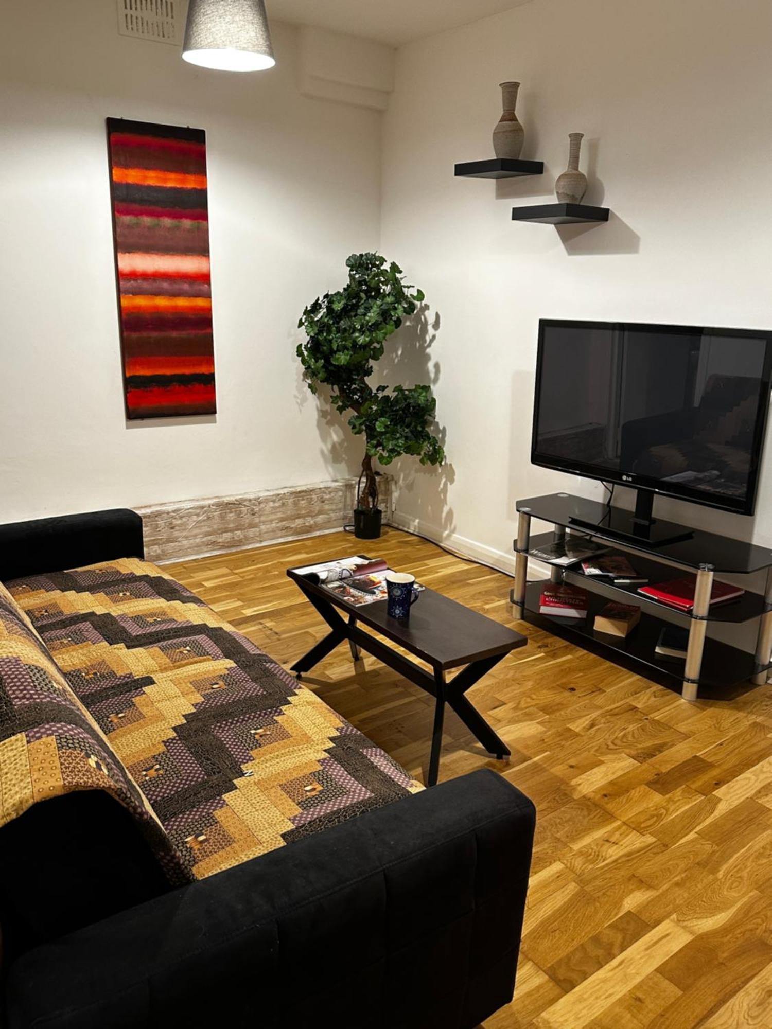 Charming 1-Bedroom Apartment Southfields, Лондон Экстерьер фото