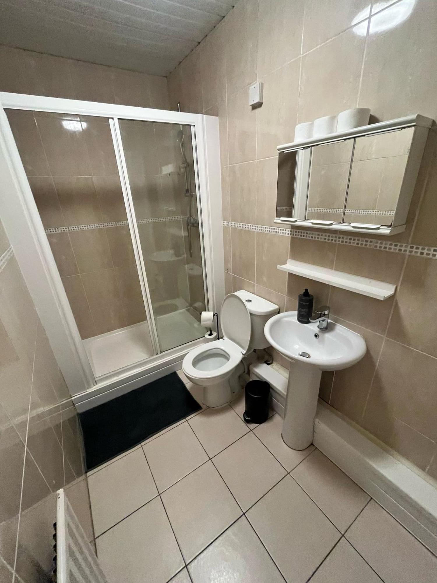 Charming 1-Bedroom Apartment Southfields, Лондон Экстерьер фото